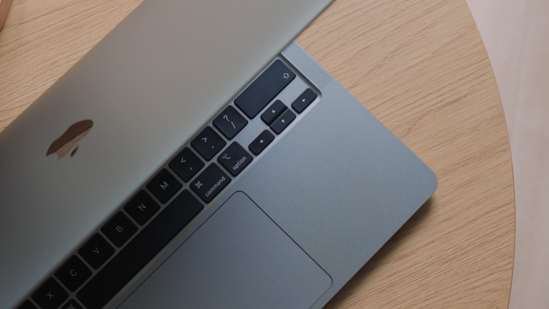 macbook-air-m1-recenzja
